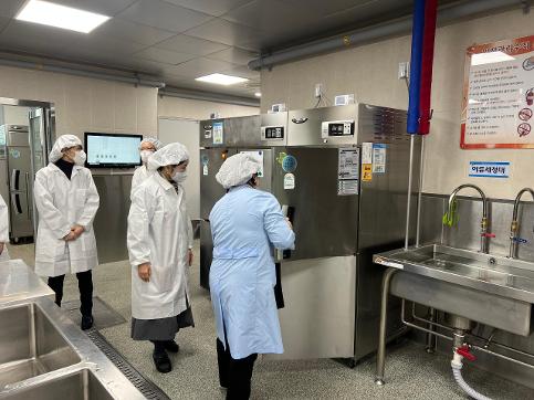 수원교육지원청, 신학기 맞이 간부공무원 특별 학교급식 위생점검 실시